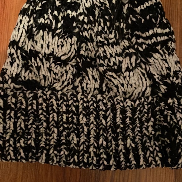 Soft chenille knit beanie - Picture 4 of 6